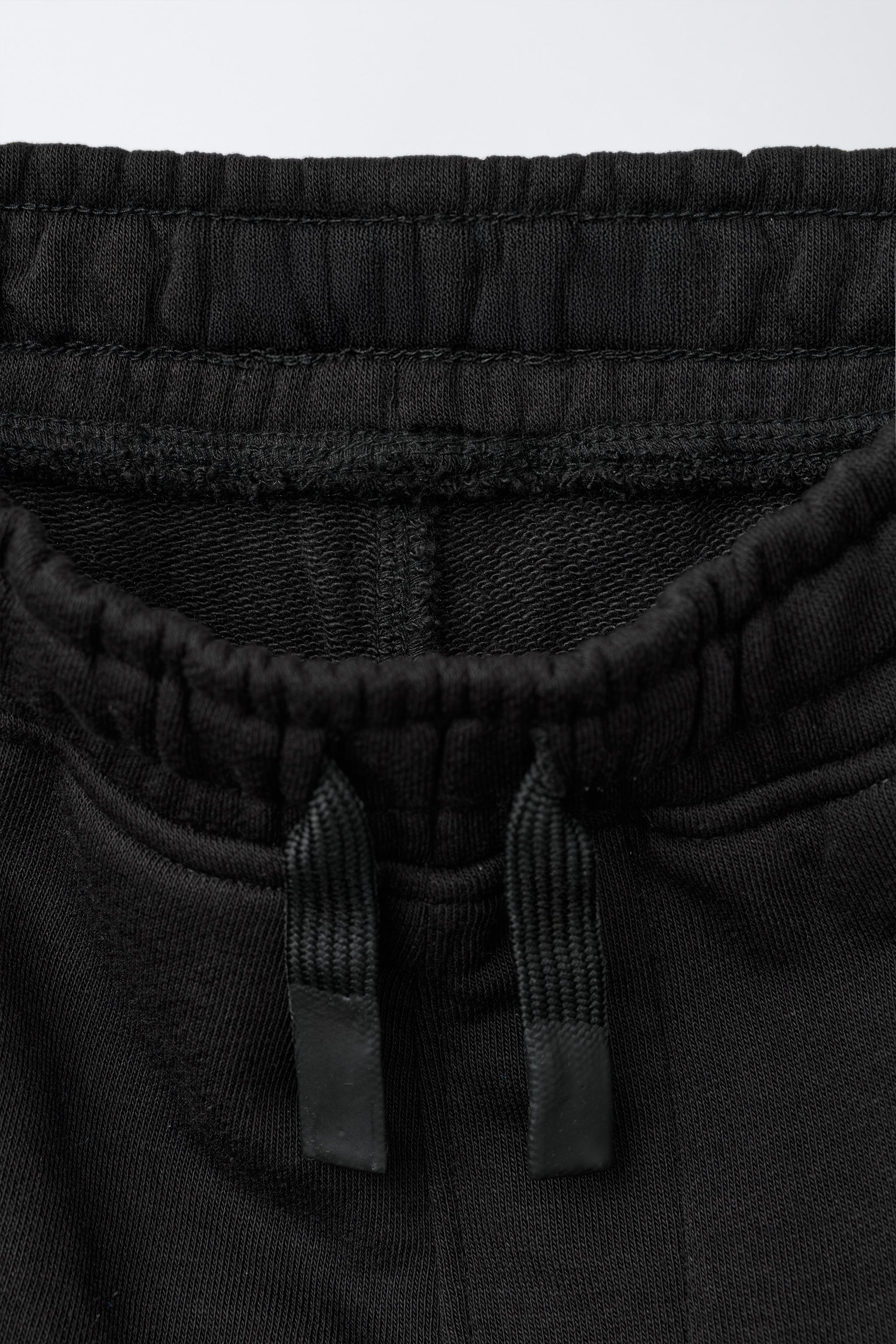 JOGGER PANTS WITH CARGO POCKETS